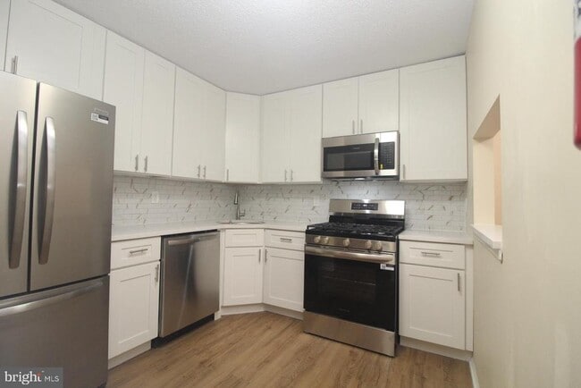 58 Chambord Ct in Hamilton Township, NJ - Building Photo - Building Photo