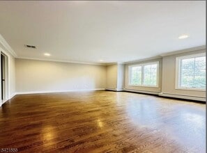 46 Skymark Ct in Upper Saddle River, NJ - Building Photo - Building Photo