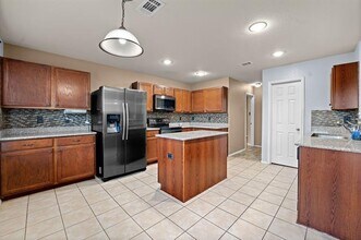 412 Sandy Creek Dr in Fort Worth, TX - Building Photo - Building Photo