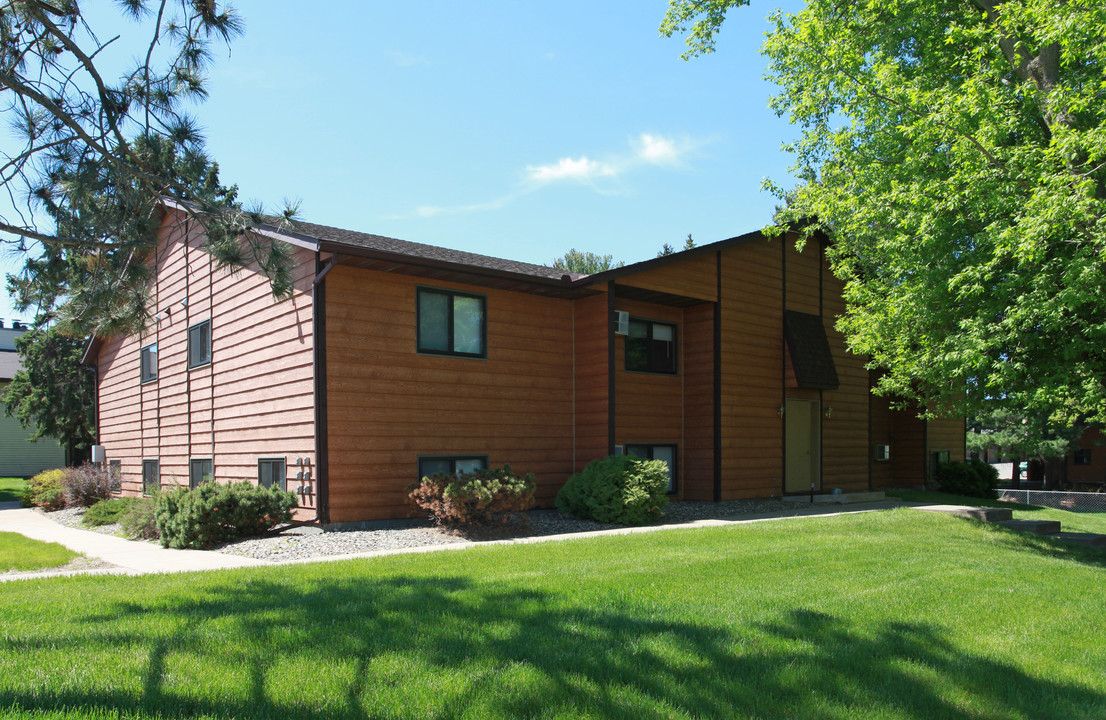 1613 Pinewood Ln in Hudson, WI - Building Photo