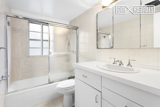 27 E 65th St-Unit -9F in New York, NY - Building Photo - Building Photo