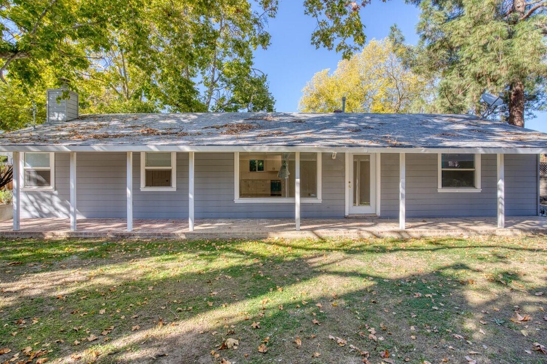 15965 Blossom Hill Rd in Los Gatos, CA - Building Photo