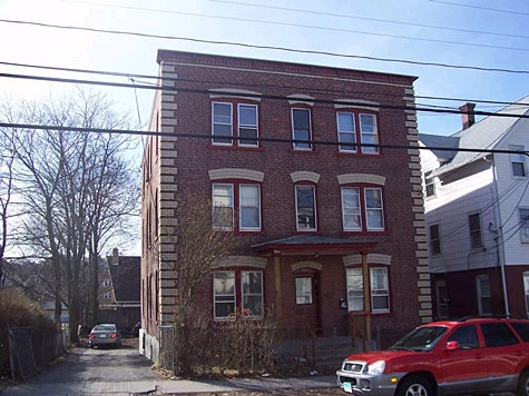 132 Oak St in New Britain, CT - Building Photo - Building Photo