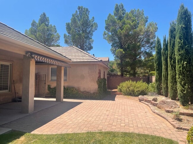2238 Preston Ave in Santa Clara, UT - Building Photo - Building Photo
