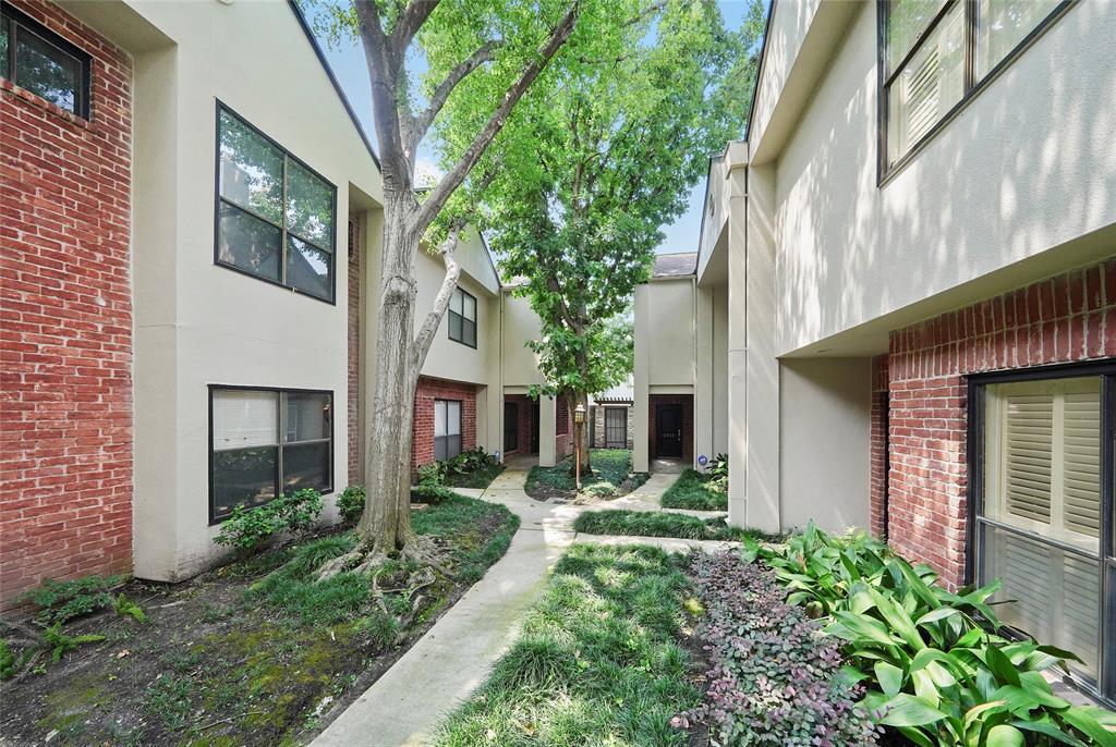 2454 Bering Dr in Houston, TX - Building Photo