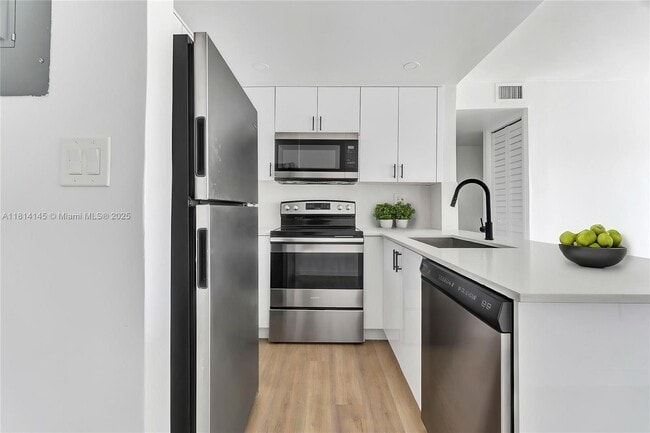 620 SW 10th St in Miami, FL - Building Photo - Building Photo