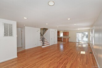 16 Inwood Rd in Port Washington, NY - Building Photo - Building Photo