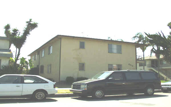 9412 Belford Ave in Los Angeles, CA - Foto de edificio