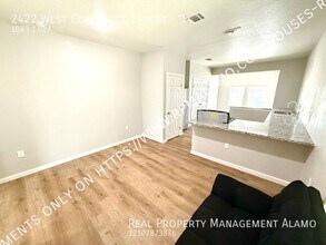 2422 W Commerce St in San Antonio, TX - Building Photo - Building Photo