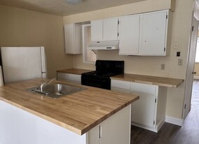 28 Laurelbrook Ct in Cresson, PA - Building Photo