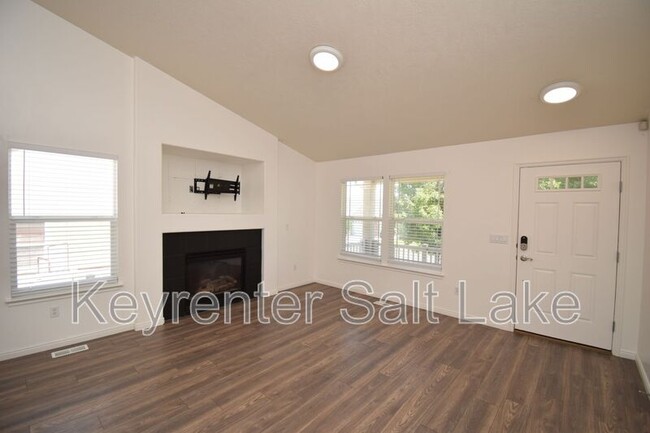 13708 Daggerwing Way in Riverton, UT - Building Photo - Building Photo