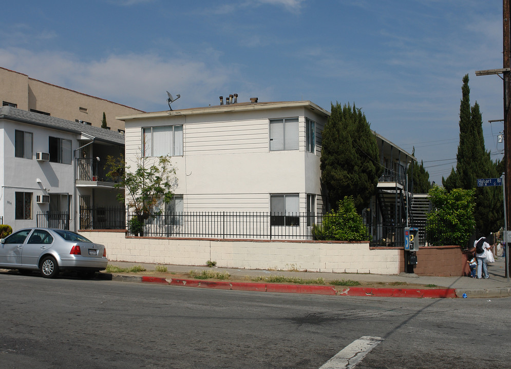 4765 Melrose Ave in Los Angeles, CA - Building Photo