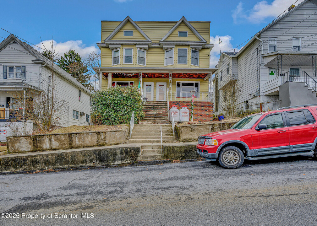 178 Johnson St in Pittston, PA - Building Photo