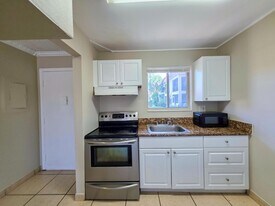 6100 Forest Hill Blvd, Unit 109 in West Palm Beach, FL - Building Photo