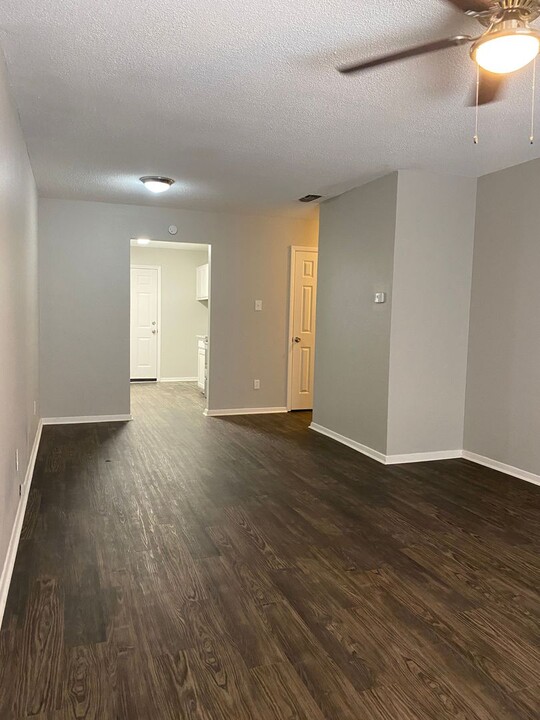 1302 Berry Dr in Cleburne, TX - Building Photo