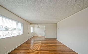 2016 Nelson Ave, Unit #D in Redondo Beach, CA - Building Photo - Building Photo