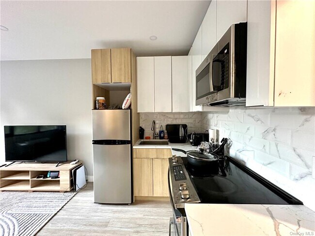 30-38 31st St-Unit -3R in Queens, NY - Building Photo - Building Photo