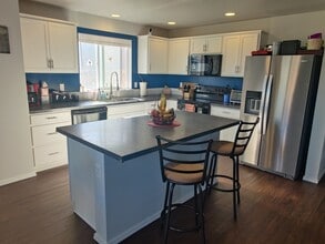 1690 SW Gabar Ct in Mountain Home, ID - Building Photo - Building Photo