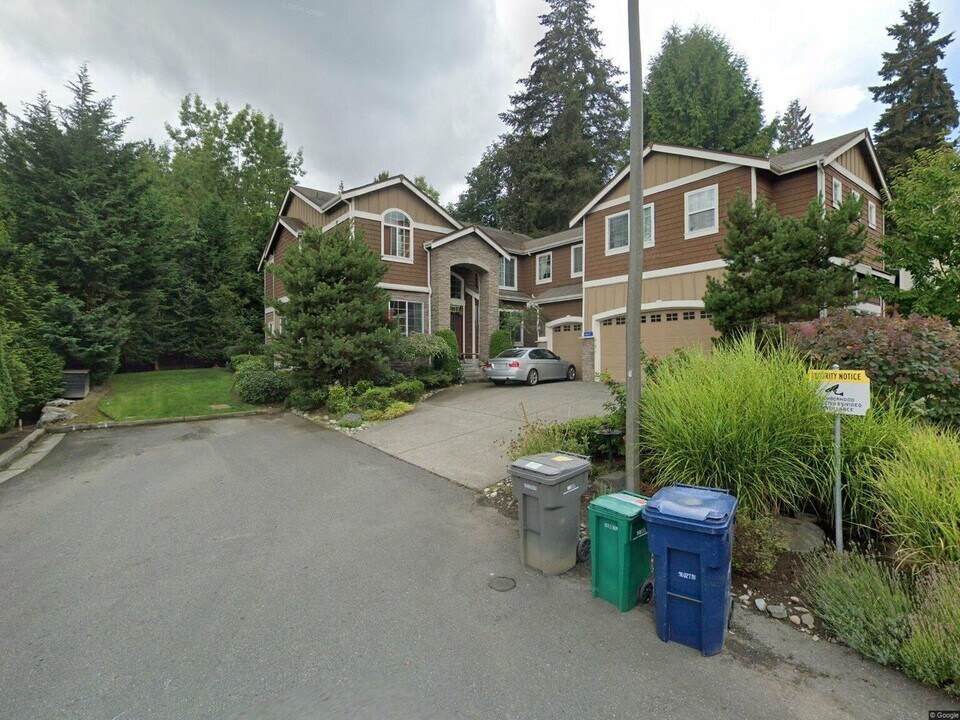 16625 NE 40th Ct in Redmond, WA - Building Photo