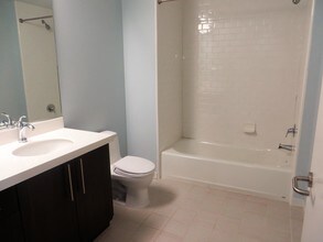 555 Bartlett St-Unit -311 in San Francisco, CA - Building Photo - Building Photo