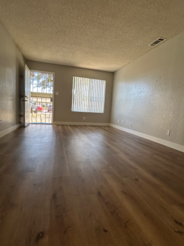 656 Sunnyside Ave in Clovis, CA - Building Photo - Building Photo