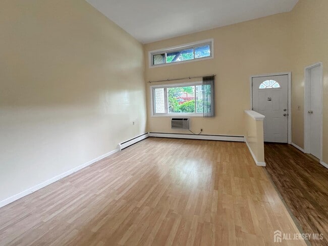 1 Lake Ave in East Brunswick, NJ - Building Photo - Building Photo