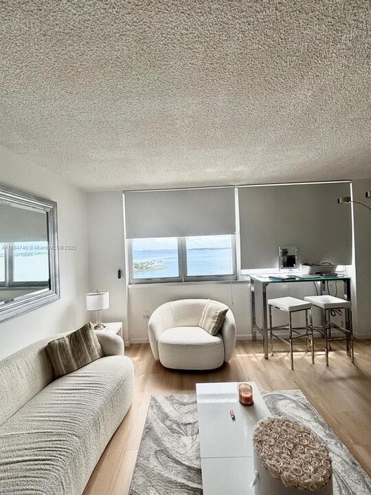 999 Brickell Bay Dr in Miami, FL - Building Photo