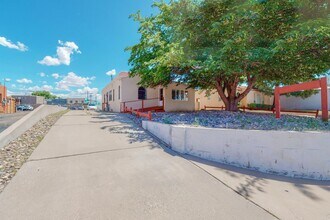 3106 Monte Vista Blvd NE in Albuquerque, NM - Foto de edificio - Building Photo