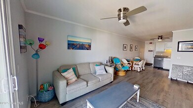 1404 Canal Dr in Carolina Beach, NC - Foto de edificio - Building Photo