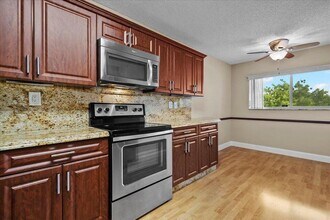 4734 Lucerne Lakes Blvd E in Greenacres, FL - Building Photo - Building Photo