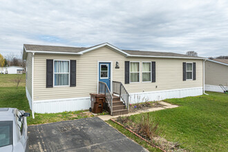 Apple Grove Estate in Kent City, MI - Building Photo - Building Photo