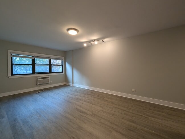 1437 N Dearborn St, Unit 2A