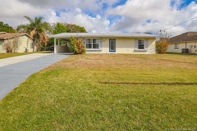 1365 SW Gastador Ave in Port St. Lucie, FL - Building Photo - Building Photo