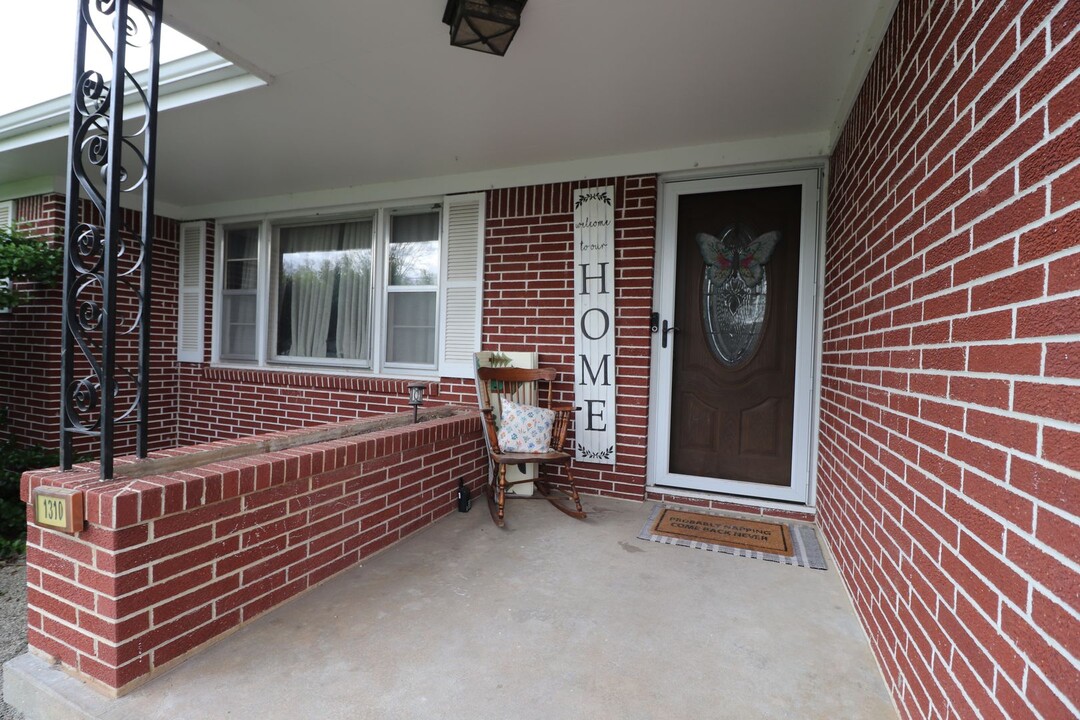 1310 S Garfield St in Junction City, KS - Building Photo