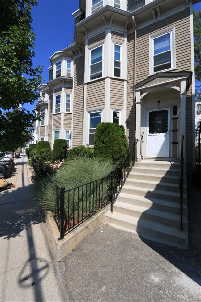 57 Summer St in Somerville, MA - Foto de edificio - Building Photo