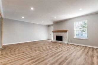 15909 Archwood Ln in Dallas, TX - Building Photo - Building Photo