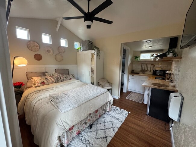 104 16th St, Unit Wine Country Studio