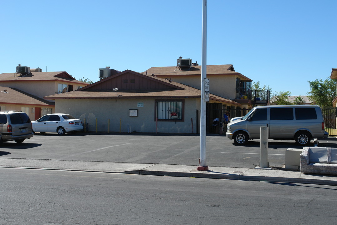 1520 Henry Dr in Las Vegas, NV - Foto de edificio