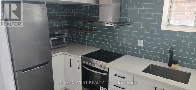 property at 450 Glenlake Ave