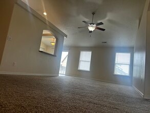 2000 Diamond Head Way in West Richland, WA - Building Photo - Building Photo