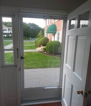 92 Emerson Gardens Rd in Lexington, MA - Foto de edificio - Building Photo