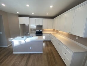 2103 Photinia Dr in Tracy, CA - Building Photo - Building Photo