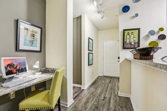 The Arbor Walk Apartments in Tampa, FL - Foto de edificio - Building Photo