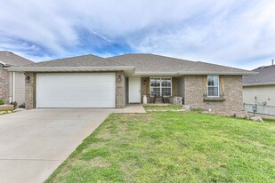 2046 S Pebbleridge in Springfield, MO - Building Photo