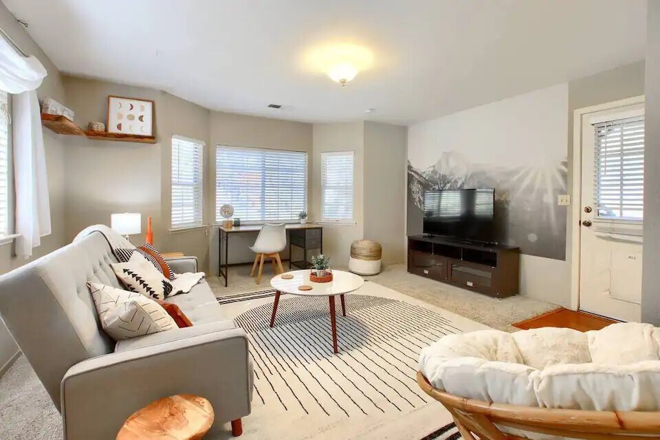 2410 Coachman Rd in Mariposa, CA - Foto de edificio