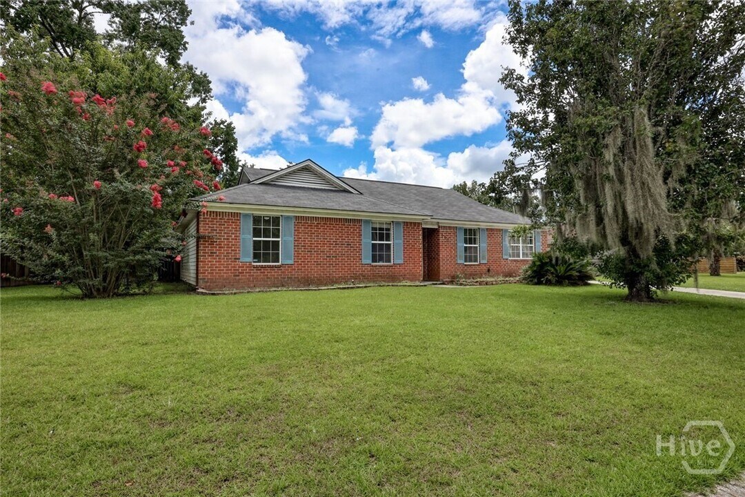 110 Laurelwood Dr in Savannah, GA - Building Photo