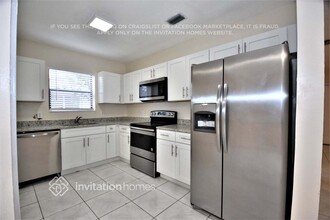 220 NE 171 St in North Miami Beach, FL - Building Photo - Building Photo