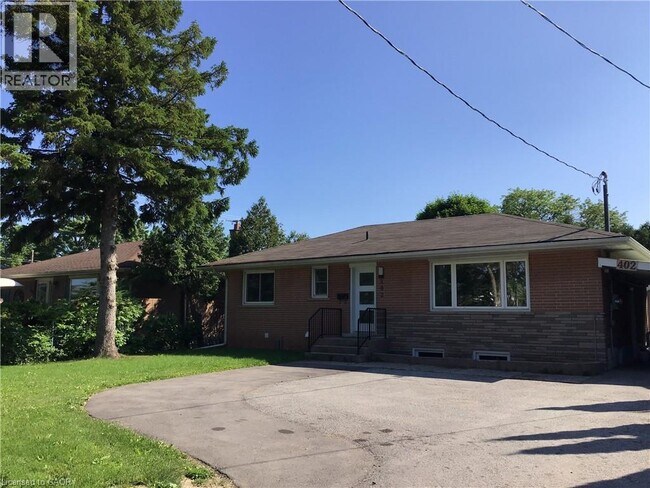 402 Third Line in Oakville, ON - Building Photo - Building Photo