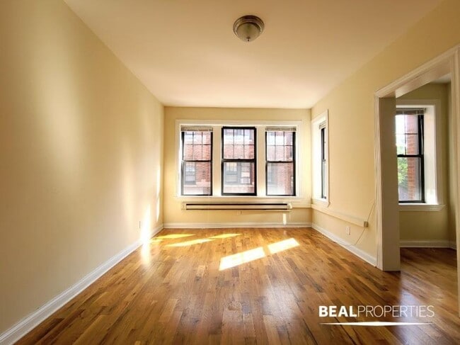 property at 4419 N Wolcott Ave