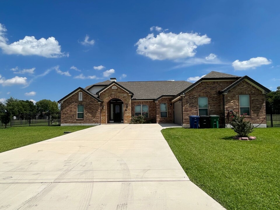 14618 Santa Gertrudis St in San Antonio, TX - Building Photo